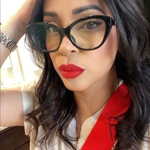 Meet your Posher, Myra